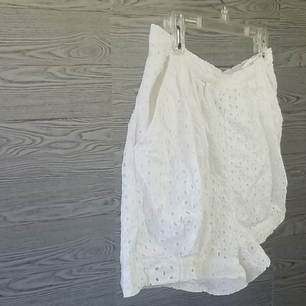 H&M // conscious collection white eyelet shorts - Picture 7 of 16